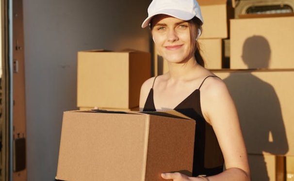 Simplifying Urgent Deliveries with On Board Courier Services: Prompt Shipping, Global Reach, Reliable Logistics, and More